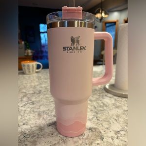 Stanley pink mountain peak limited edition 40oz